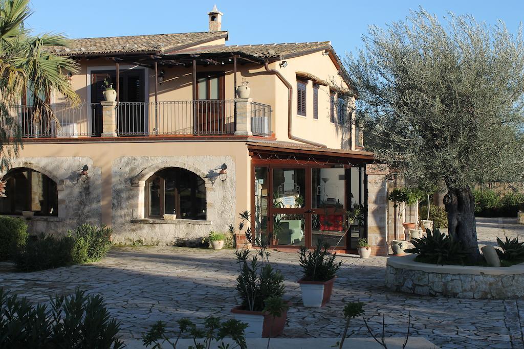 B&B Casale Siciliano Di Miryam Tiralongo Avola Eksteriør billede