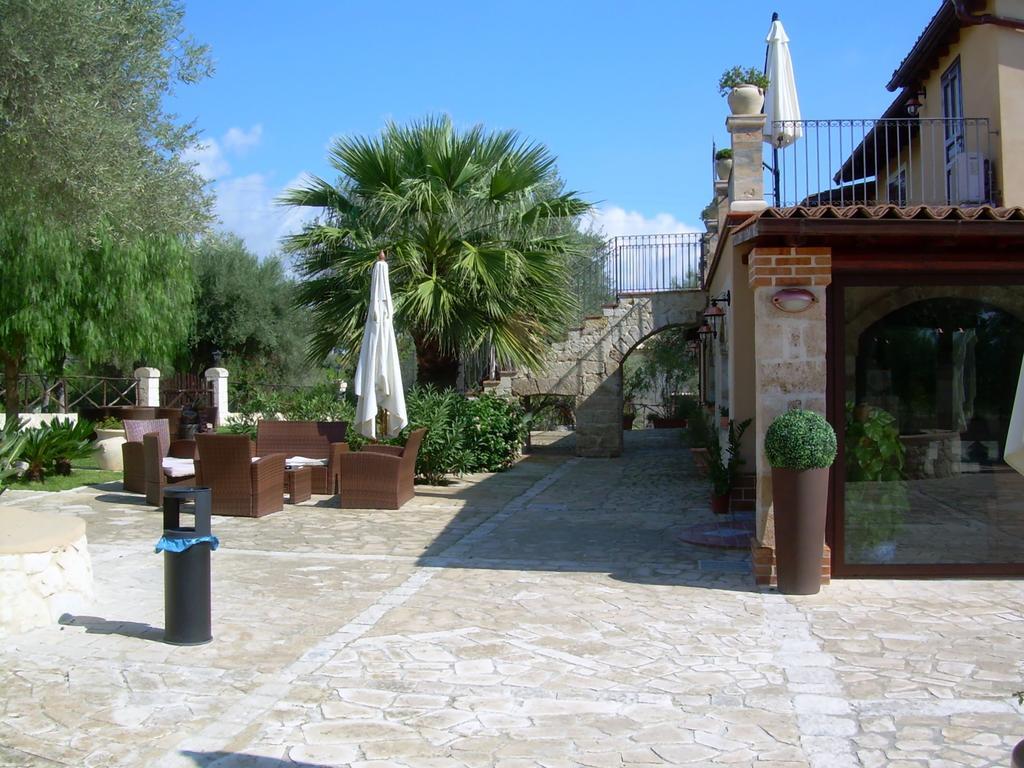 B&B Casale Siciliano Di Miryam Tiralongo Avola Eksteriør billede