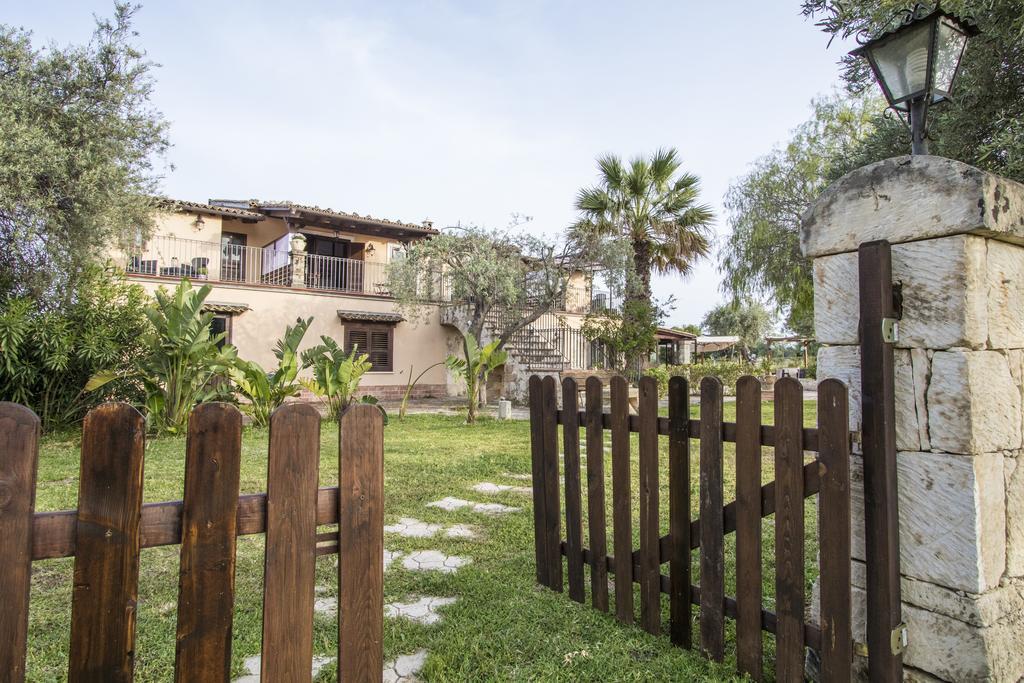 B&B Casale Siciliano Di Miryam Tiralongo Avola Eksteriør billede